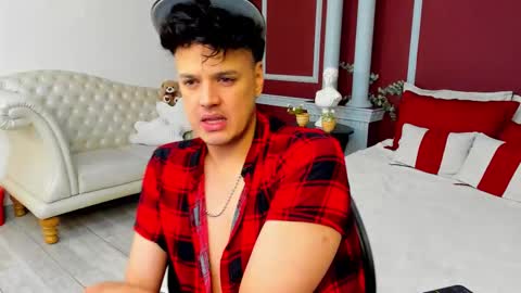 eryxmarlowe_ online show from October 22, 2025, 1:17 am