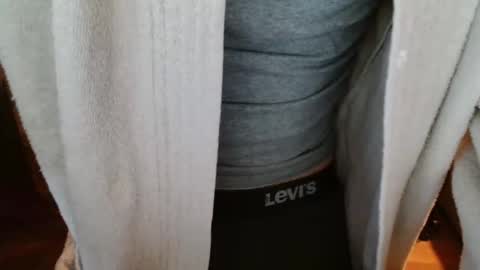 Erzzoo online show from January 6, 2026, 5:05 pm