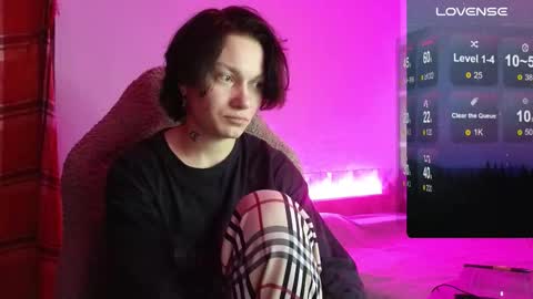 esajukyy online show from December 17, 2025, 4:24 pm