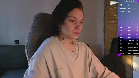 esajukyy online show from April 8, 2026, 1:05 am