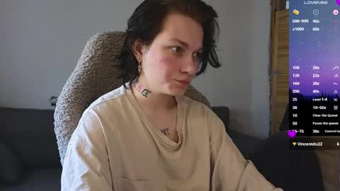 esajukyy online show from April 14, 2026, 4:40 am