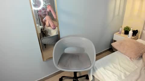 Escarlet online show from February 25, 2025, 6:53 pm