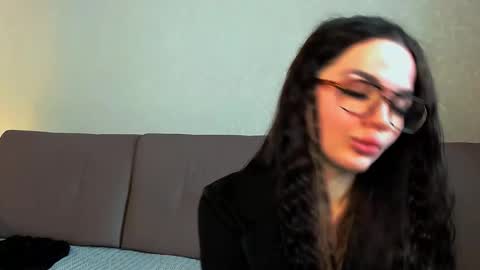 Esenya online show from November 9, 2025, 6:23 am