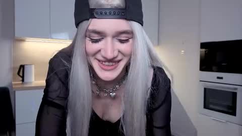 EshleGreen online show from December 4, 2025, 3:54 pm