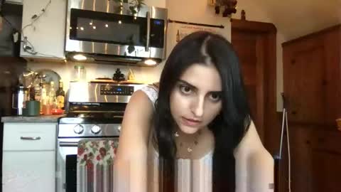 esimaralda online show from April 22, 2026, 7:26 pm