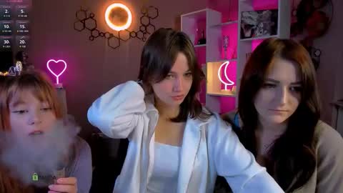 esma_shine online show from September 15, 2025, 7:36 pm