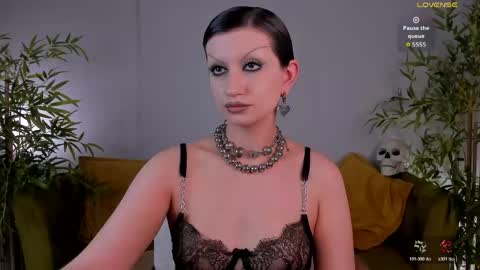 Snapshot of esme_fox chatting on April 20, 2026, 1:14 pm esme_fox online show from April 20, 2026, 1:14 pm