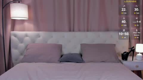 Snapshot of esme_fox chatting on April 28, 2026, 4:56 pm esme_fox online show from April 28, 2026, 4:56 pm