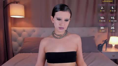 Snapshot of esme_fox chatting on May 9, 2026, 5:07 pm esme_fox online show from May 9, 2026, 5:07 pm