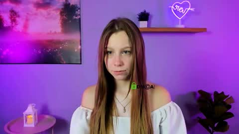 esme_moore_ online show from October 7, 2025, 9:39 am