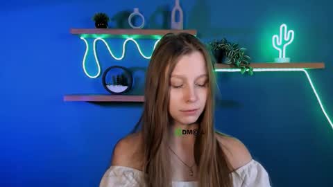 esme_moore_ online show from October 9, 2025, 8:45 am