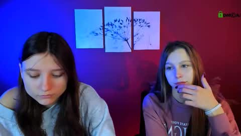 esme_moore_ online show from October 17, 2025, 8:28 am