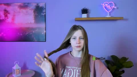 esme_moore_ online show from November 6, 2025, 9:43 am