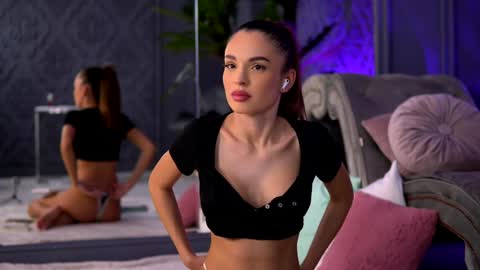 Raluca  online show from December 4, 2024, 10:30 pm