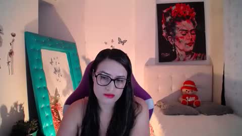 Esmeralda online show from September 28, 2025, 7:19 pm