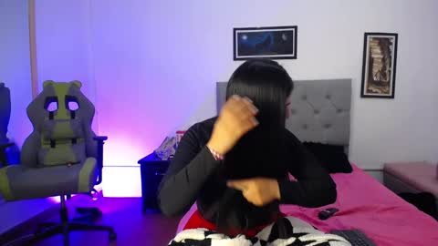 Perla online show from October 6, 2025, 3:48 am