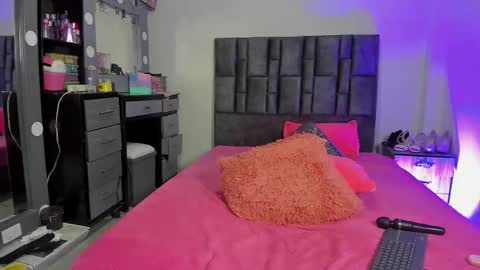 Perla online show from December 19, 2025, 8:21 am