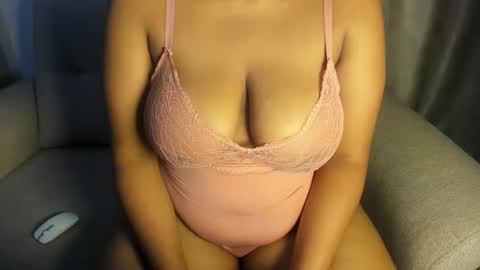 Esme online show from October 2, 2025, 12:17 am