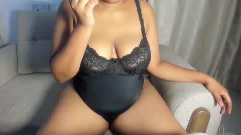 Esme online show from October 9, 2025, 11:36 pm