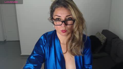 Snapshot of esperanza86_ chatting on January 3, 2025, 10:52 am Juliana online show from January 3, 2025, 10:52 am