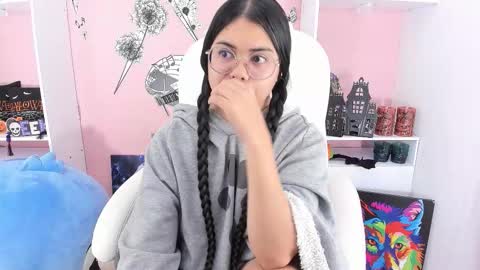 essmeraldaaa online show from October 27, 2025, 9:57 am