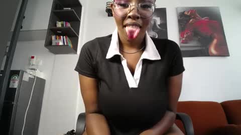 Snapshot of essy200 chatting on June 20, 2026, 10:40 am essy200 online show from June 20, 2026, 10:40 am