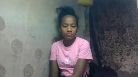 Snapshot of estancelee chatting on June 20, 2026, 10:40 am estancelee online show from June 20, 2026, 10:40 am