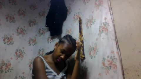 Snapshot of estancelee chatting on July 27, 2026, 10:44 am estancelee online show from July 27, 2026, 10:44 am