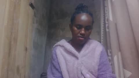 Snapshot of estanie chatting on October 5, 2025, 8:29 pm estanie online show from October 5, 2025, 8:29 pm