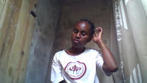 Snapshot of estanie chatting on October 9, 2025, 8:29 pm estanie online show from October 9, 2025, 8:29 pm