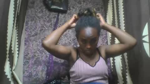 Snapshot of estanie chatting on October 24, 2025, 8:16 pm estanie online show from October 24, 2025, 8:16 pm