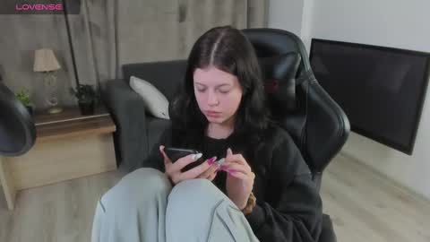 esteria online show from December 3, 2024, 6:49 pm