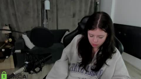 esteria online show from December 16, 2024, 4:23 am