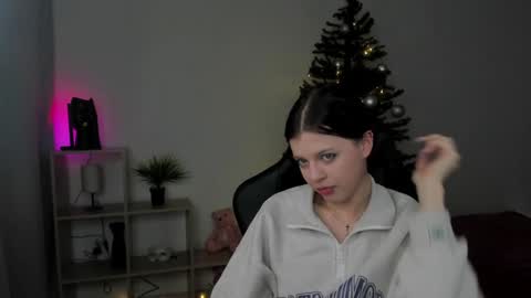 esteria online show from December 22, 2024, 5:01 am