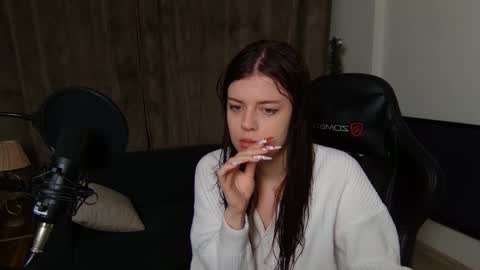 esteria online show from January 11, 2025, 2:20 am