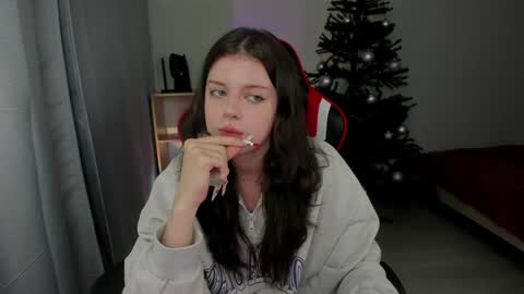 esteria online show from January 12, 2025, 3:07 am