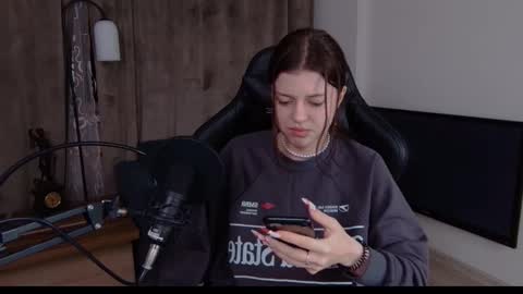 esteria online show from January 19, 2025, 9:34 pm