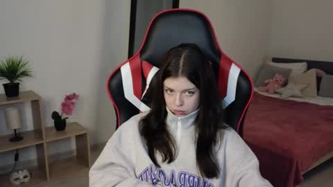 esteria online show from January 23, 2025, 10:44 pm