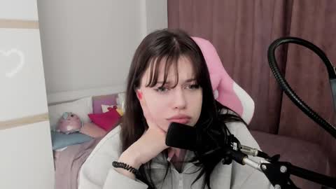 esteria online show from February 26, 2025, 10:36 am