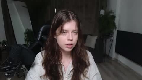 esteria online show from October 16, 2025, 10:22 pm