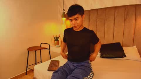 Esteban online show from September 22, 2025, 7:49 pm