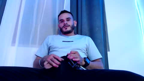 Snapshot of esteban_fer chatting on December 15, 2024, 7:02 am Esteban Fernandez online show from December 15, 2024, 7:02 am