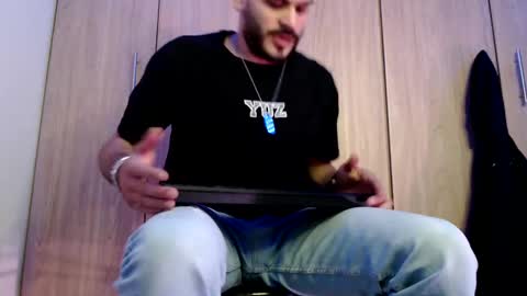 Snapshot of esteban_fer chatting on January 18, 2025, 3:27 pm Esteban Fernandez online show from January 18, 2025, 3:27 pm