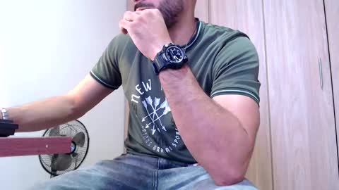 Snapshot of esteban_fer chatting on January 24, 2025, 2:41 pm Esteban Fernandez online show from January 24, 2025, 2:41 pm