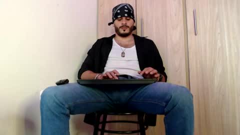 Snapshot of esteban_fer chatting on January 29, 2025, 8:04 pm Esteban Fernandez online show from January 29, 2025, 8:04 pm