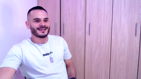 Snapshot of esteban_fer chatting on January 30, 2025, 2:04 pm Esteban Fernandez online show from January 30, 2025, 2:04 pm