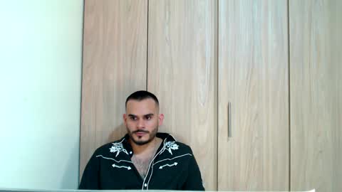 Snapshot of esteban_fer chatting on February 7, 2025, 11:45 pm Esteban Fernandez online show from February 7, 2025, 11:45 pm