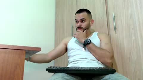 Snapshot of esteban_fer chatting on February 8, 2025, 9:15 pm Esteban Fernandez online show from February 8, 2025, 9:15 pm