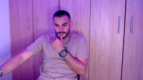 Snapshot of esteban_fer chatting on February 12, 2025, 5:37 am Esteban Fernandez online show from February 12, 2025, 5:37 am