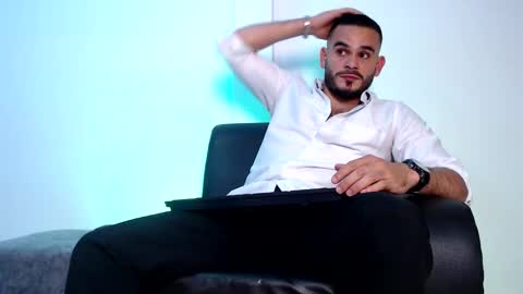 Snapshot of esteban_fer chatting on November 2, 2025, 8:11 pm Esteban Fernandez online show from November 2, 2025, 8:11 pm